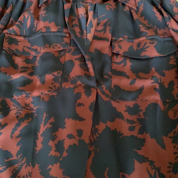 Ann Taylor blouse. - Picture 4 of 7